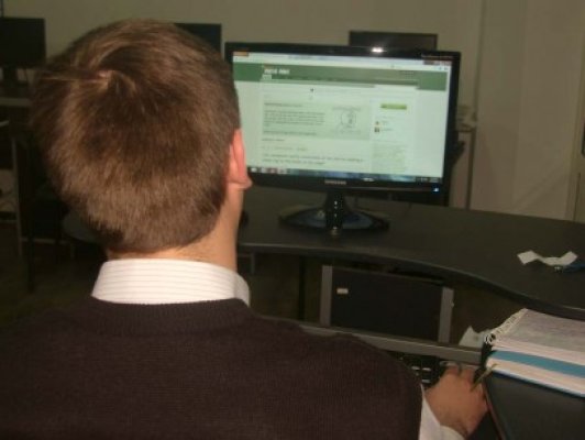 Condamnaţi pentru infracţiuni electronice pe internet, prinşi la Constanţa